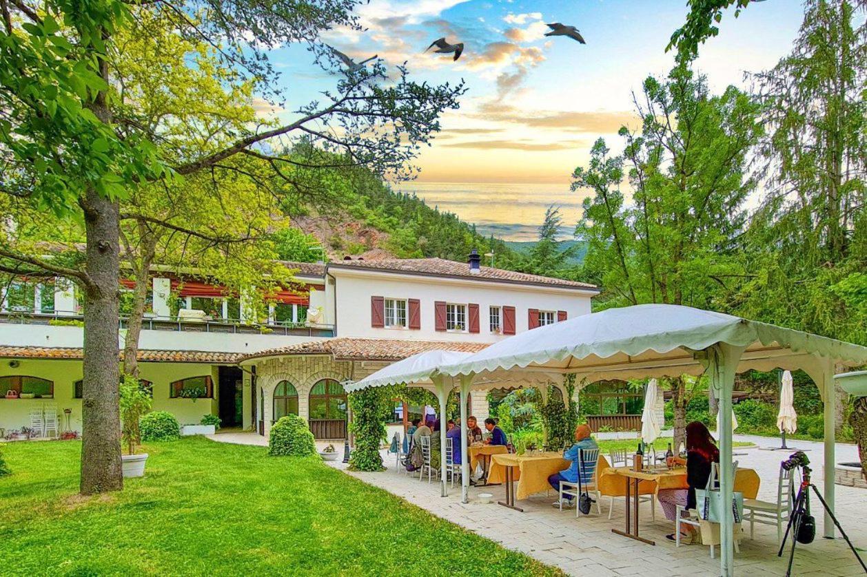 Hotel La Ginestra 악콸라냐 외부 사진