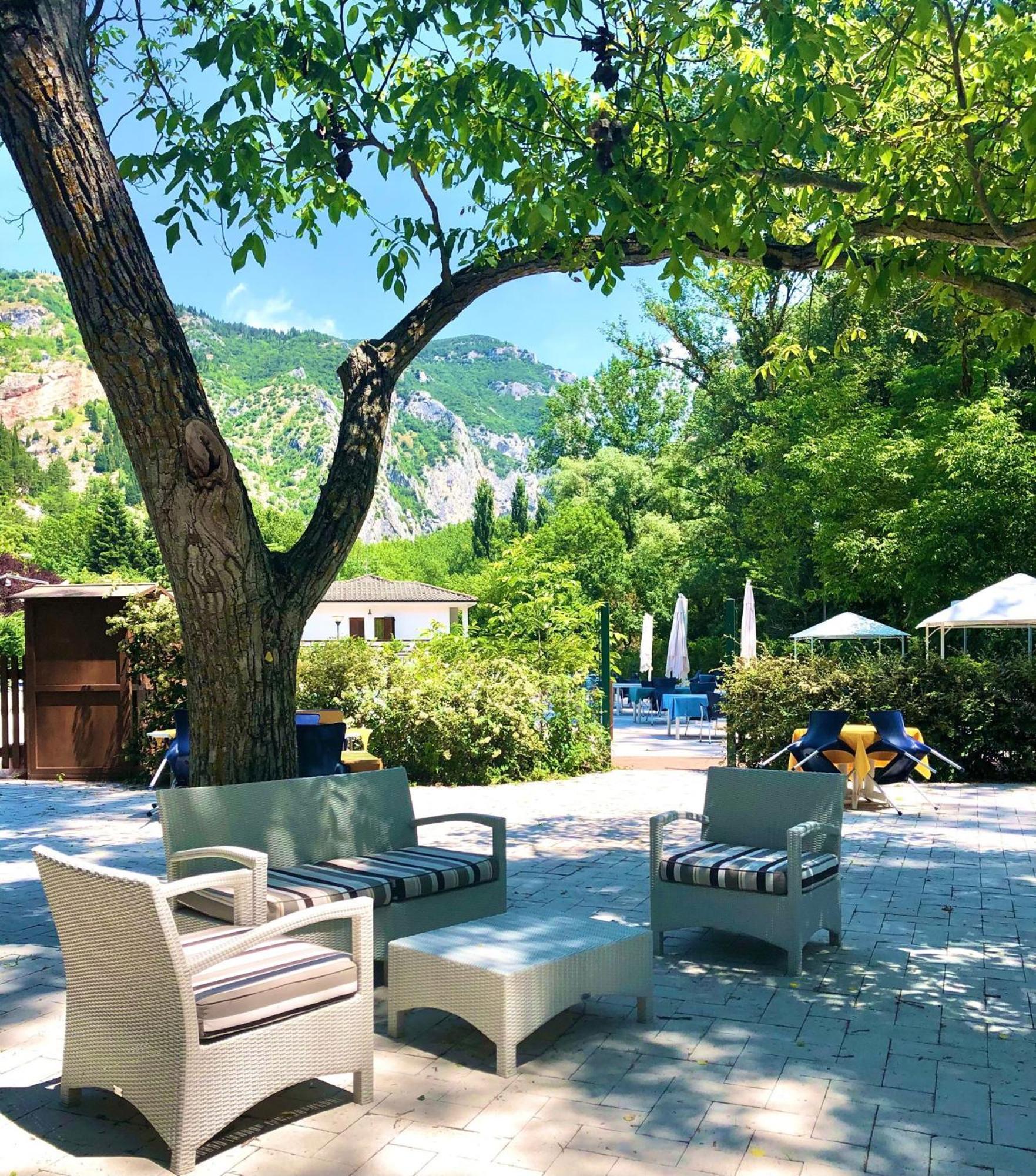 Hotel La Ginestra 악콸라냐 외부 사진