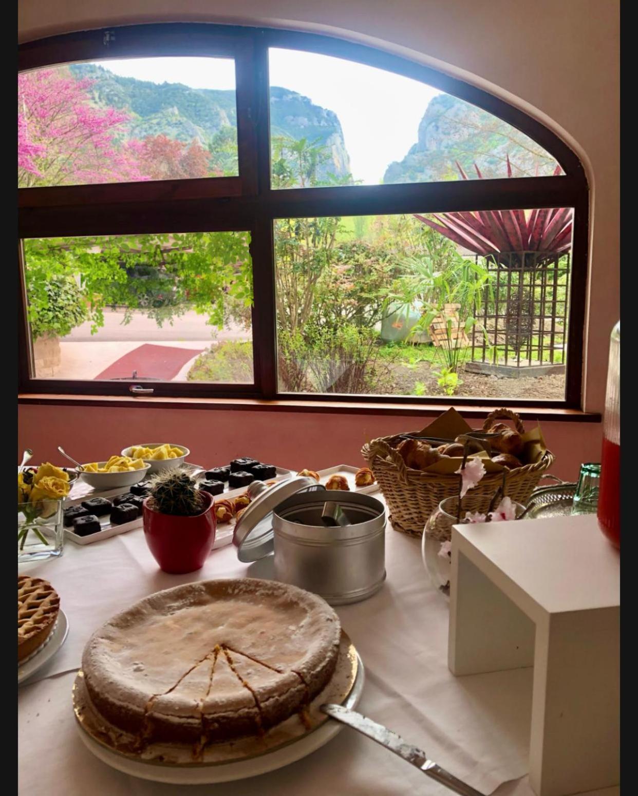 Hotel La Ginestra 악콸라냐 외부 사진