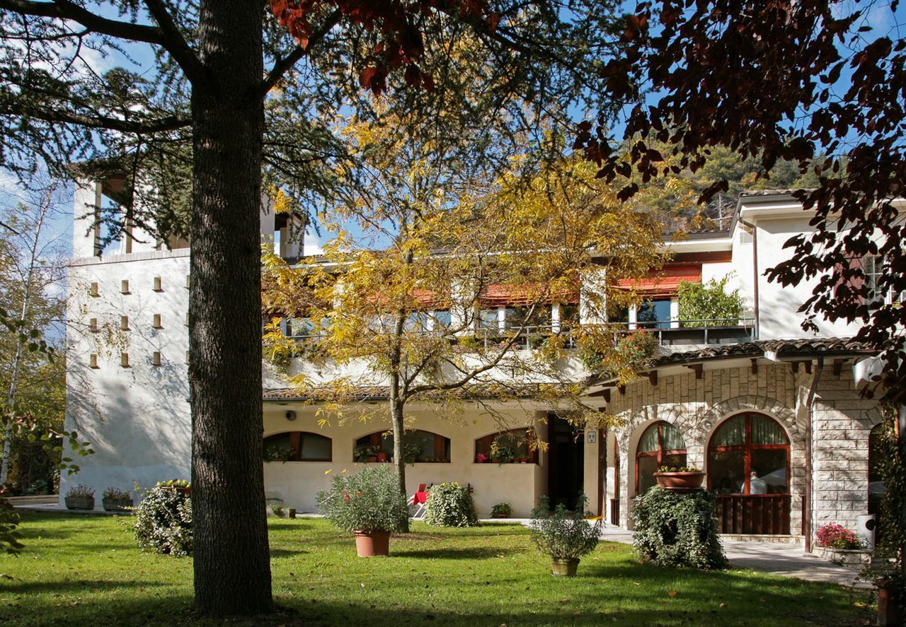 Hotel La Ginestra 악콸라냐 외부 사진