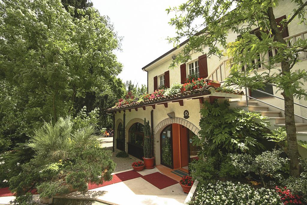 Hotel La Ginestra 악콸라냐 외부 사진